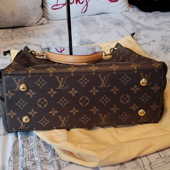 ⚘️Beautiful Louis Vuitton Metis Hobo⚘️ - Picture 4 of 16